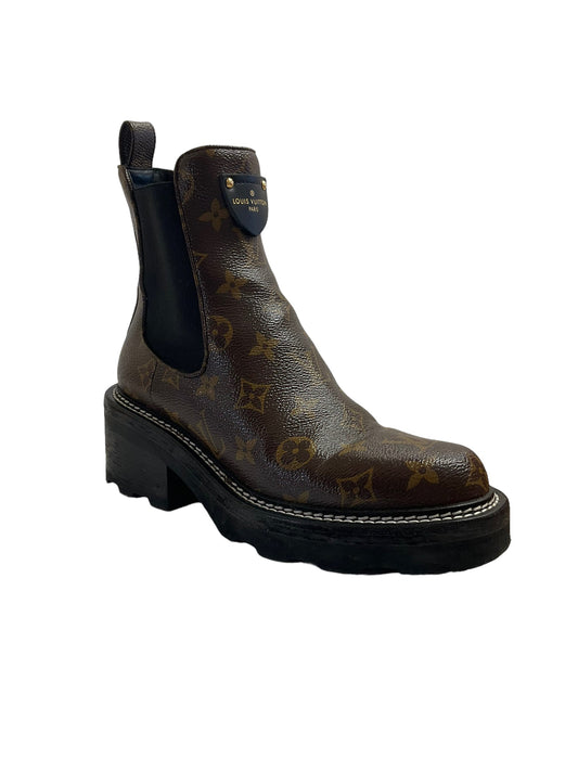 Boots Luxury Designer By Louis Vuitton  Size: 7