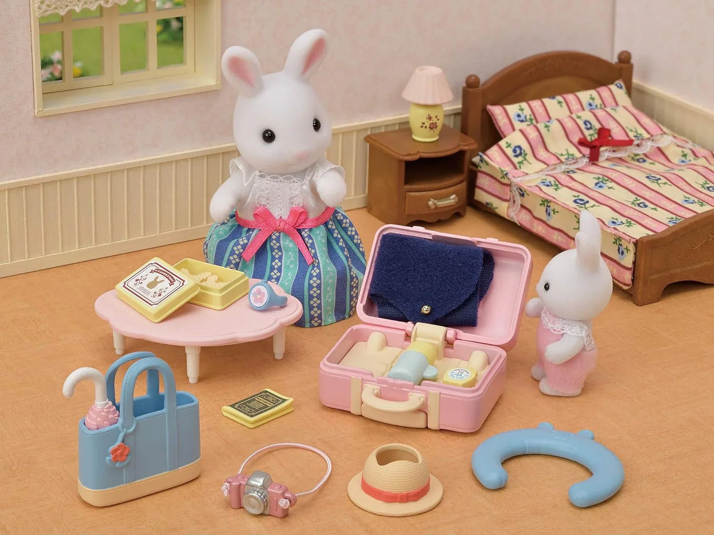 Sylvanian Families Weekend Travel Set - Snow Rabbit Mother